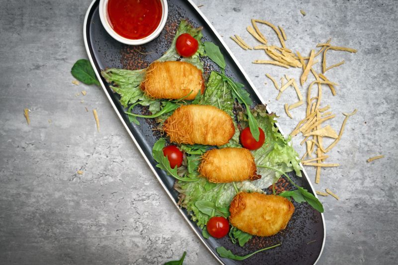 Mozzarella Bites starter with tomato dipping sauce